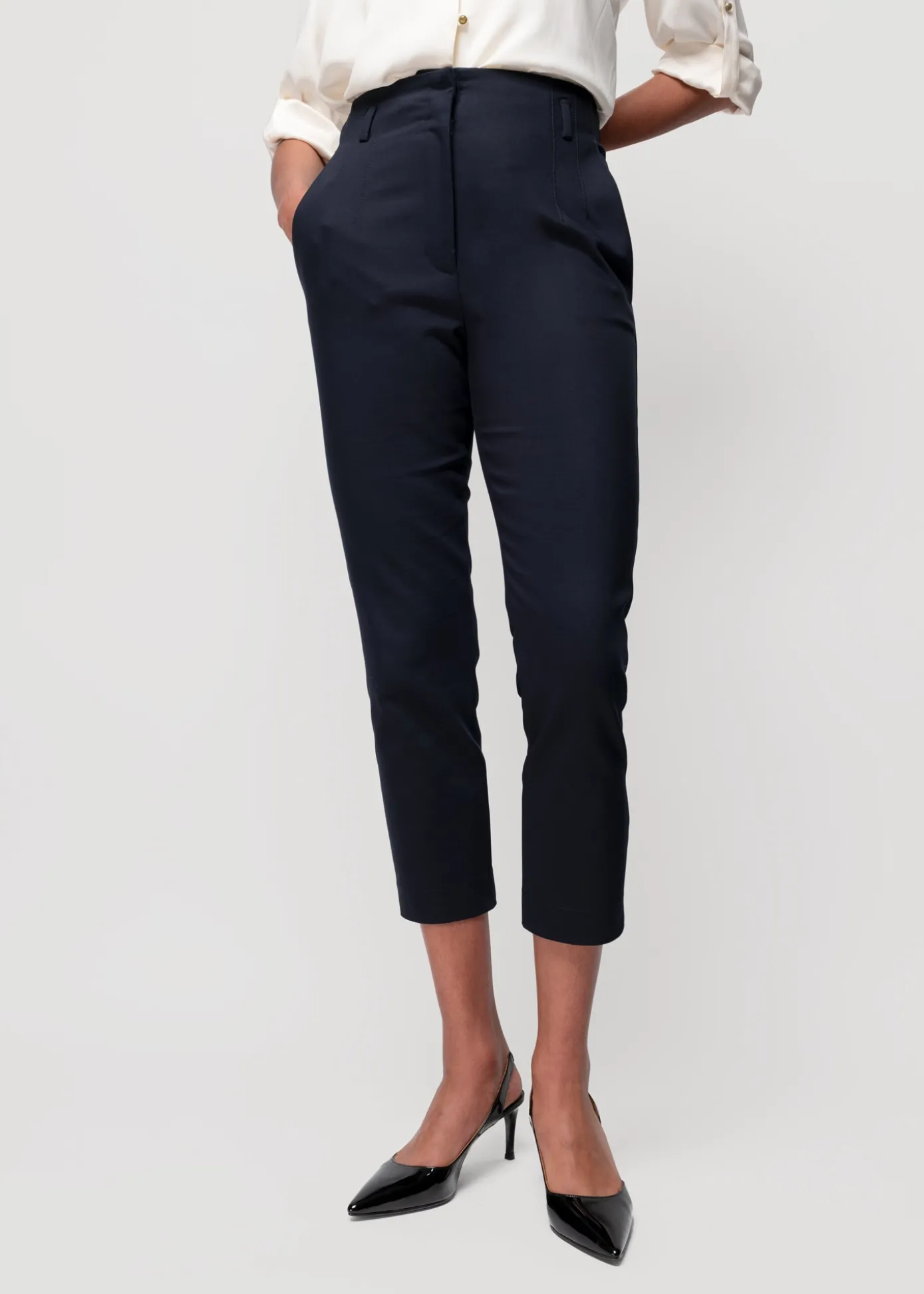 sailore_tapered_chino_2.webp Clearance Sailore Tapered Chino Vrouw Basics