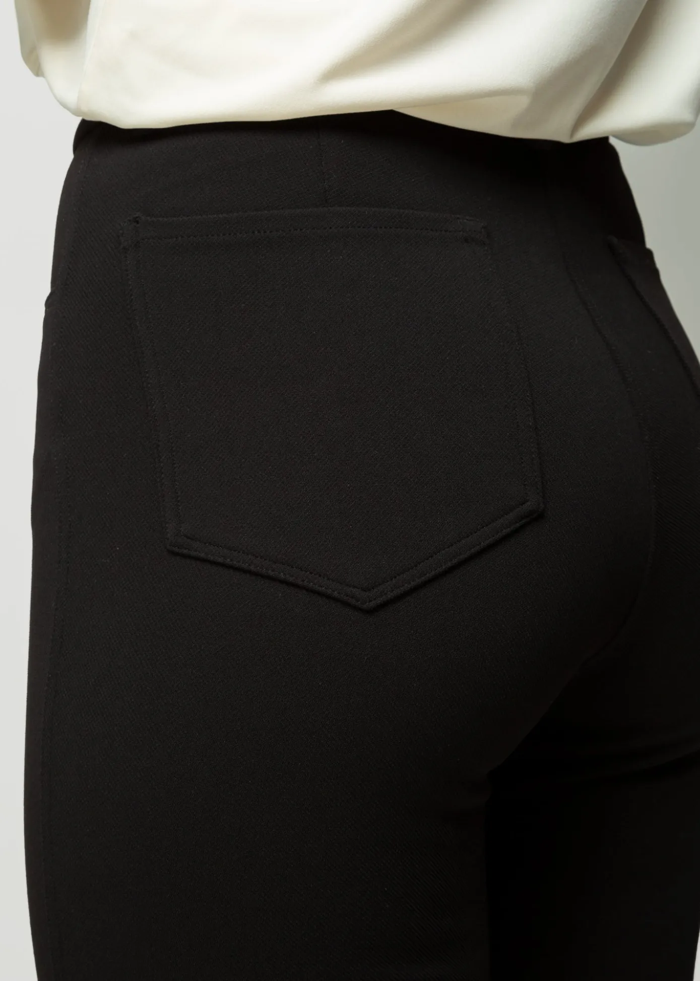 stretch_flaired_2.webp Store Stretch Flaired Vrouw Basics