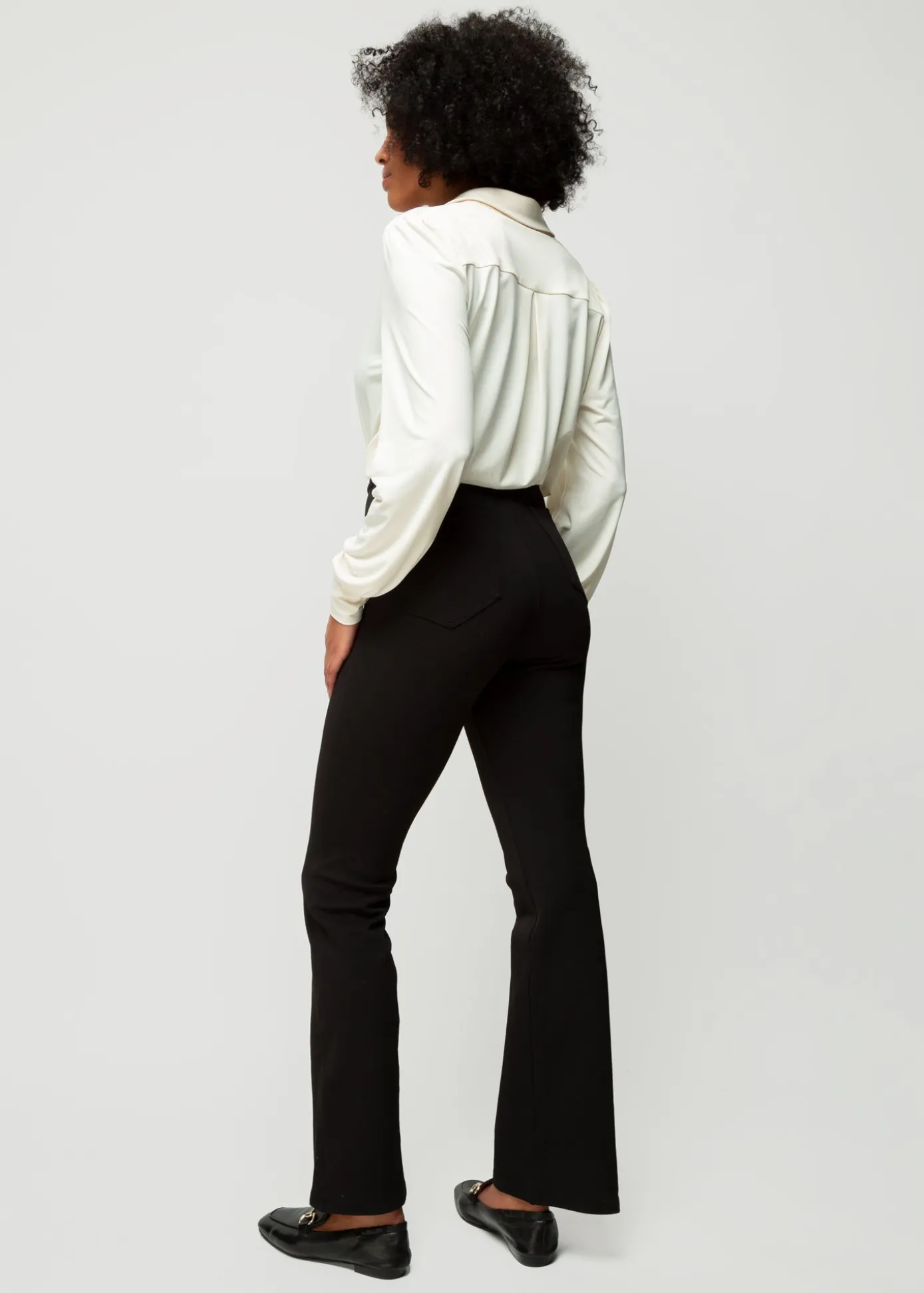 stretch_flaired_4.webp Store Stretch Flaired Vrouw Basics