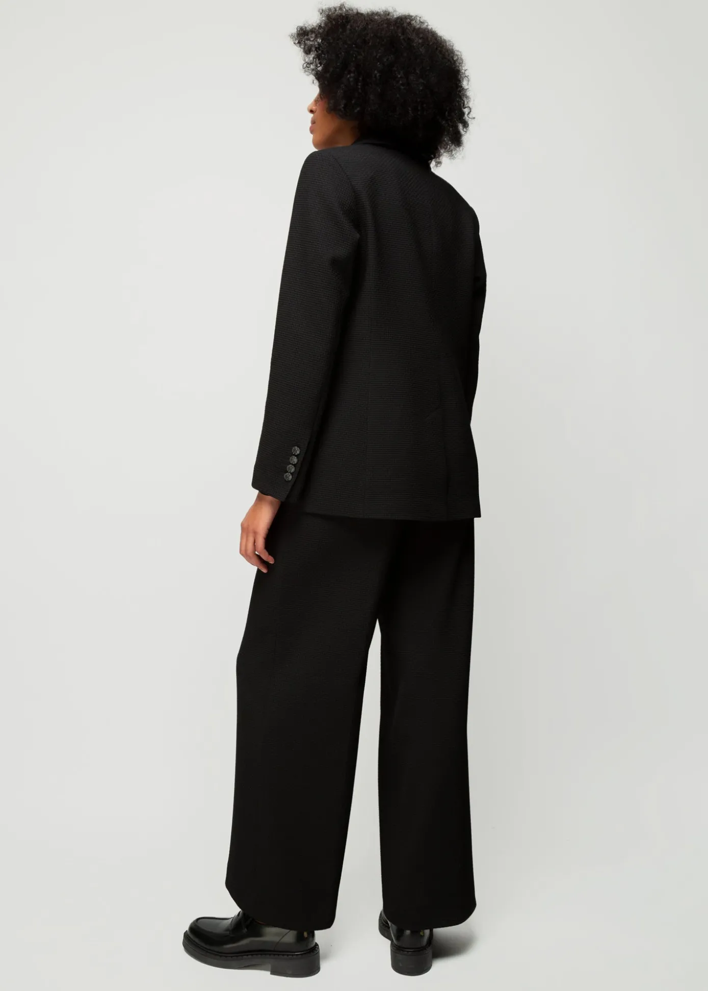 wafel_structuur_blazer_5-1.webp Outlet Wafel Structuur Blazer Vrouw Basics