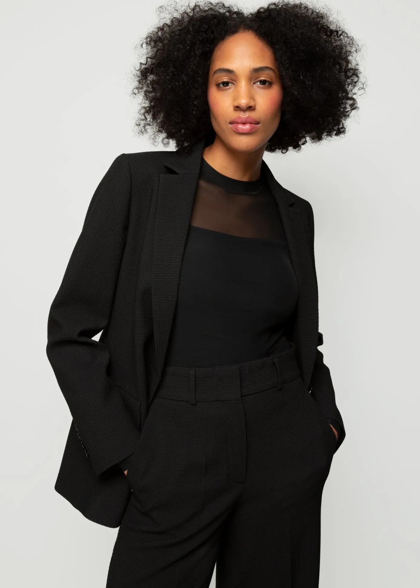 wafel_structuur_blazer_6.webp Outlet Wafel Structuur Blazer Vrouw Basics